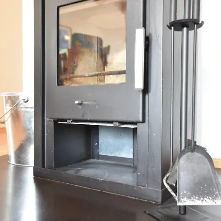 Cosy In With Fireplace Apartment
